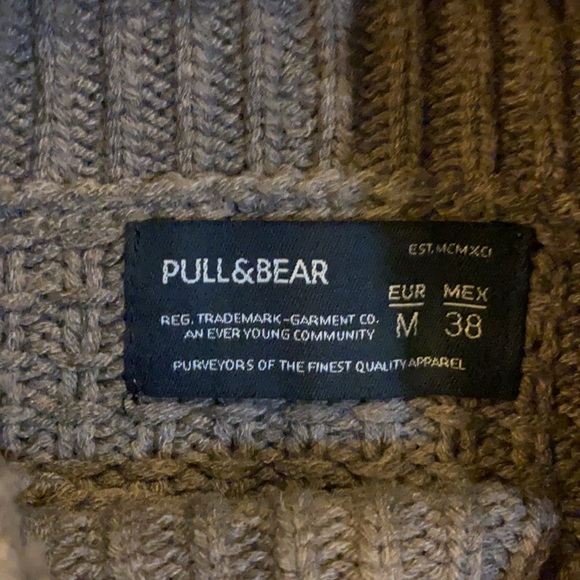 Oversized pullover mockneck sz medium, like new - Picture 3 of 4